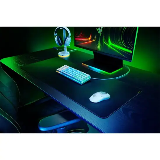 Razer - Viper V2 Pro Gaming Mouse - White Set Up